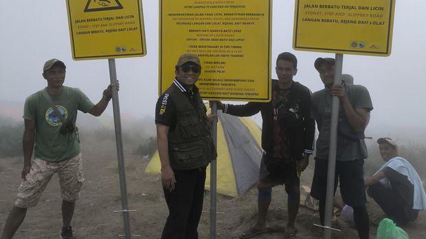 Di rapat DPR, anggota Komisi VII DPR Tifatul Sembiring sempat menyatakan dirinya termasuk seorang pendaki gunung. Baru-baru ini Tifatul mendaki Gunung Rinjani bersama tim kepanduan Nusa Tenggara Barat.