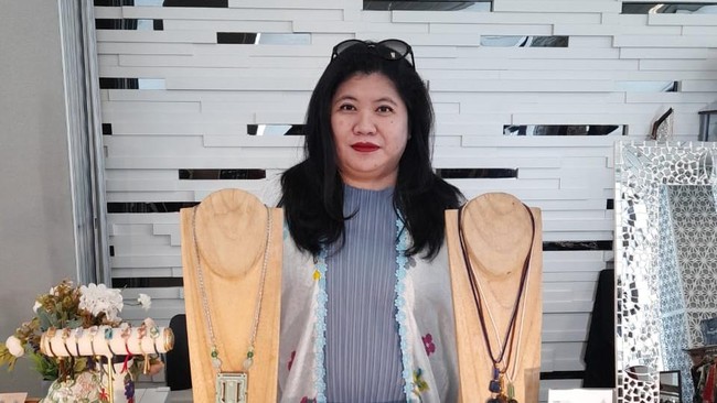Wanita Ini Raup Puluhan Juta Sulap Limbah Jadi Perhiasan, Kok Bisa?