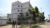 Hunian bisa dibangun dalam waktu cepat. Tapi membangun rasa aman bagi penghuninya butuh kepekaan dan keadilan. Kini, warga tinggal menunggu: apakah rumah itu benar-benar jadi tempat tinggal, atau hanya sekadar bangunan yang tak bisa mereka miliki?