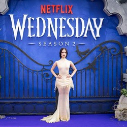 Gaya Jenna Ortega dengan Naked Dress