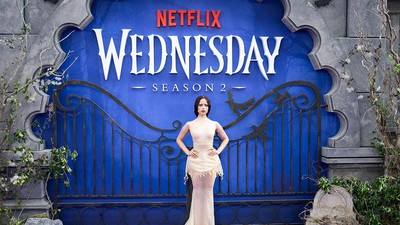 Gaya Jenna Ortega dengan Naked Dress