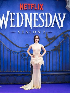 Gaya Jenna Ortega dengan Naked Dress