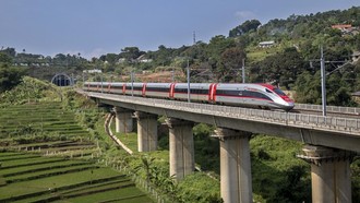 Viral Whoosh Berhenti Mendadak di Kopo Gara-gara Seng Masuk Rel