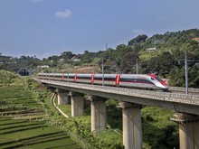 Viral Whoosh Berhenti Mendadak di Kopo Gara-gara Seng Masuk Rel