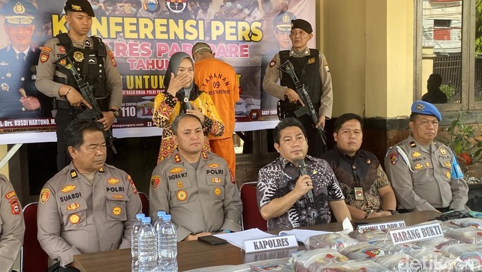 Anggota Komisi 3 DPR RI Andi Muzakkir Aqil saat hadir konferensi pers pengungkapan narkoba 20 kg.
