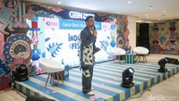 Dalam acara ini para pembicara maupun moderator nampak dilengkapi dengan batik, salah satunya setelan semi jas dengan material utama olahan pachwork dari limbah industri fashion yaitu perca batik Bali yg dipadukan dengan tenun ATBM lurik dari Jogja dalam nuansa warna biru putih.