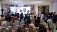 Integrasi antara budaya tradisional dengan teknologi yang dilakukan oleh Batik Fractal besar dipengaruhi dan berdasar pada ilmu pasti, yaitu ilmu matematika untuk diimplementasikan dalam membuat pola batik. Menggunakan algoritma matematika, memungkinkan Batik Fractal untuk menampilkan pengulangan dan kesamaan pola batik dalam memproduksi batik melalui perangkat yang digunakan.