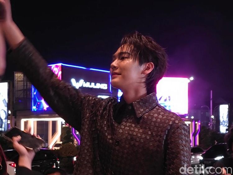 5 Gaya Tampan Dew Jirawat di Bottega Veneta Jakarta, Bikin Fans Heboh