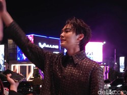5 Gaya Tampan Dew Jirawat di Bottega Veneta Jakarta, Bikin Fans Heboh 5 Gaya Tampan Dew Jirawat di Bottega Veneta Jakarta, Bikin Fans Heboh