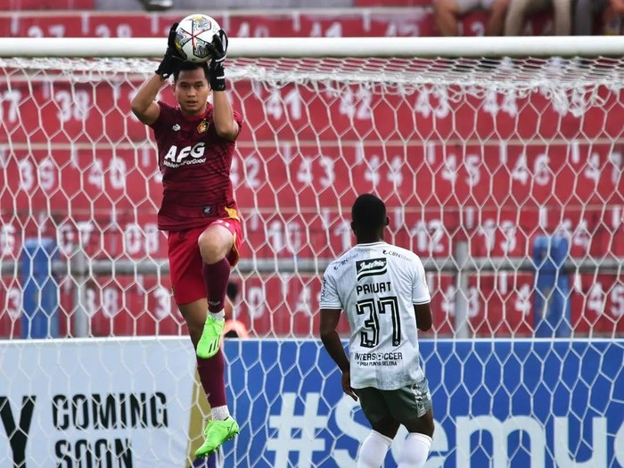 Dikri Yusron saat masih membela Persik Kediri ketika berhadapan dengan Bali United di Liga 1 2023/2024. (Foto: Instagram @dikriyusronafaa)