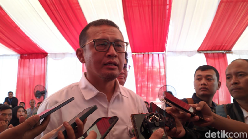 Direktur Keuangan dan Manajemen Risiko BPJS Ketenagakerjaan Asep Rahmat Suwandha di Mataram, Jumat (1/8/2025). (Ahmad Viqi/detikBali).