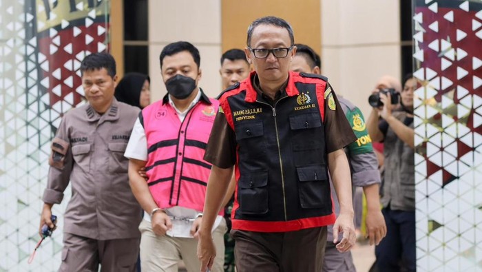 Eks Direktur Teknik dan Lingkungan Ditjen Minerba Kementerian ESDM Sunindyo Suryo Herdadi jadi tersangka korupsi tambang batu bara.