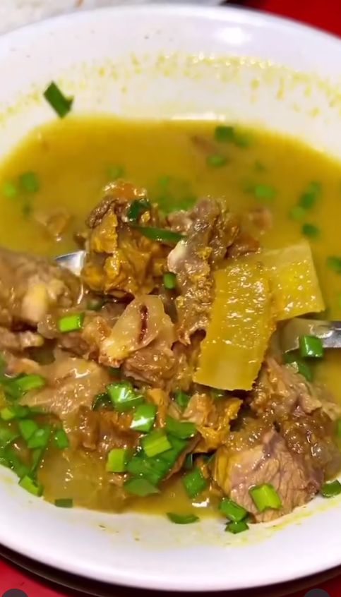 Rekomendasi tempat makan empal gentong di Jakarta.