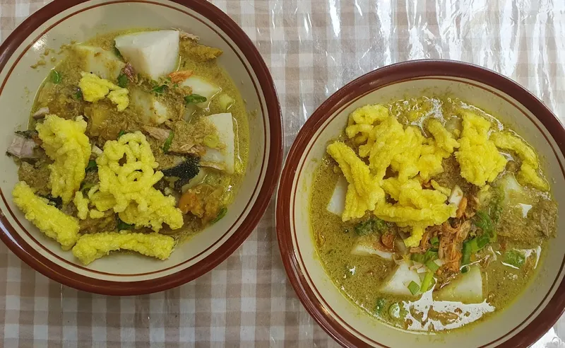 Rekomendasi tempat makan empal gentong di Jakarta.