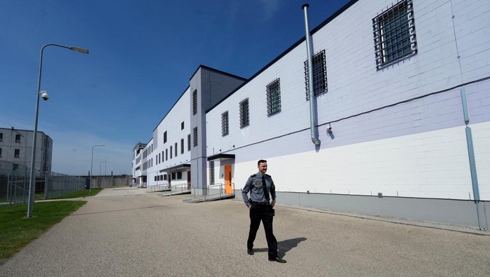 An inside view of the corridor in prison in Tartu, Estonia July 30, 2025. REUTERS/Ints Kalnins