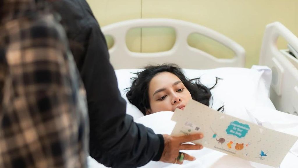 Erika Carlina Melahirkan, DJ Bravy: Jadi Ibu yang Baik, tapi Bukan Perbuatannya