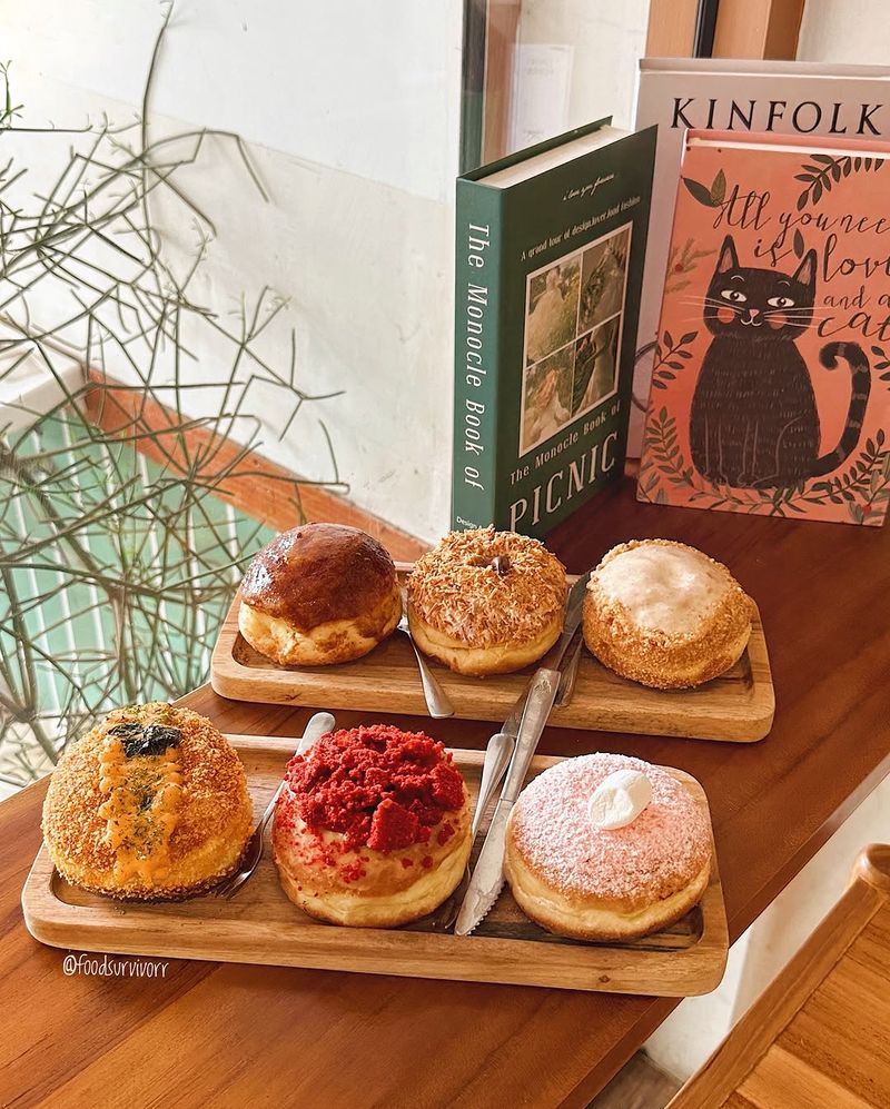 Rekomendasi tempat beli donat hits di Yogyakarta.