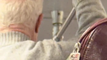 Tangannya seperti transparan, padahal ulah bayangan. Foto: shmandia/Reddit  