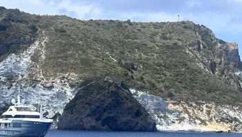 Batu atau gua? Foto: engineerogthings/Reddit  