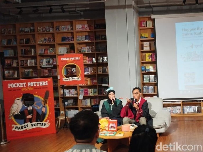 Indo Harry Potter Gelar Gathering di Gramedia Jalma, Blok M, Jakarta Selatan pada Kamis (31/7/2025). Indo Harry Potter Gelar Gathering di Gramedia Jalma, Blok M, Jakarta Selatan pada Kamis (31/7/2025).