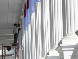 Bukan Sekadar Tiang, Ini Makna Pilar di Fasad Rumah Megah