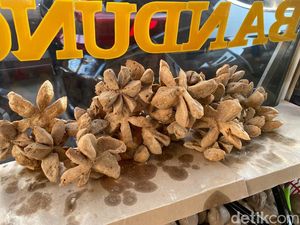 Jajan Rp 100 Ribu di Stasiun Tebet, Bisa Mukbang 10 Makanan!