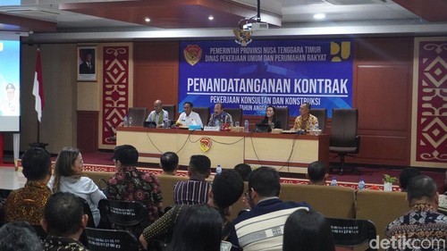 Kajati NTT, Zet Tadung Allo saat menjadi pemateri di Kantor Gubernur NTT, Jumat (1/8/2025). (Simon Selly/detikBali)