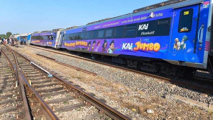 Potret KA Argo Bromo anjlok di Subang