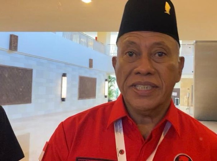 Ketua Steering Committe Kongres ke-6 PDI Perjuangan, Komarudin Watubun di Nusa Dua Bali Convention Center, Jumat (1/8/2025).