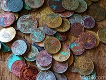 Koin Kuno dan Jejak Pasar Belanda di Pesisir Ujunggenteng