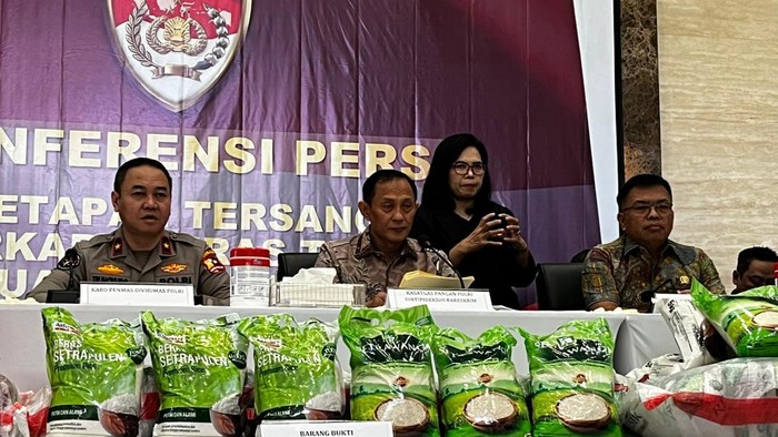 Konferensi pers kasus beras oplosan (Rumondang/detikcom)