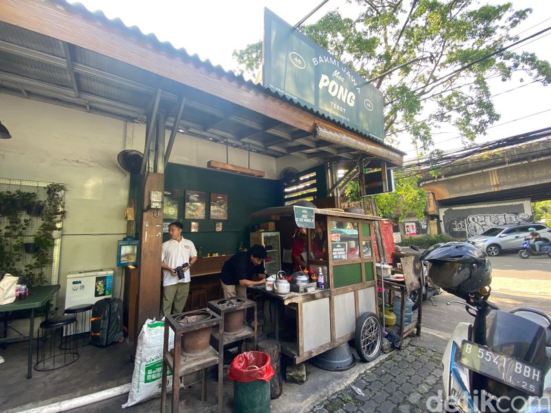 Kuliner Stasiun Tebet yang banyak ragam pilihannya
