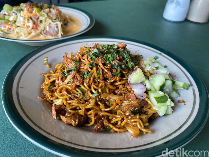 Kuliner Stasiun Tebet yang banyak ragam pilihannya