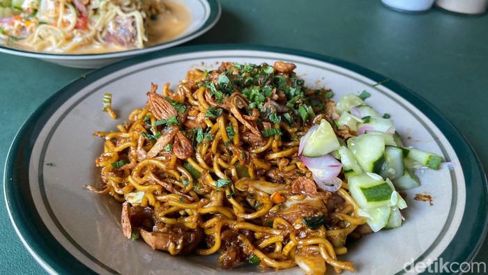 Kuliner Stasiun Tebet yang banyak ragam pilihannya