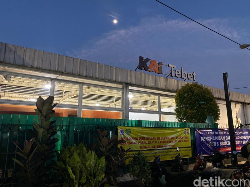 Kuliner Stasiun Tebet yang banyak ragam pilihannya