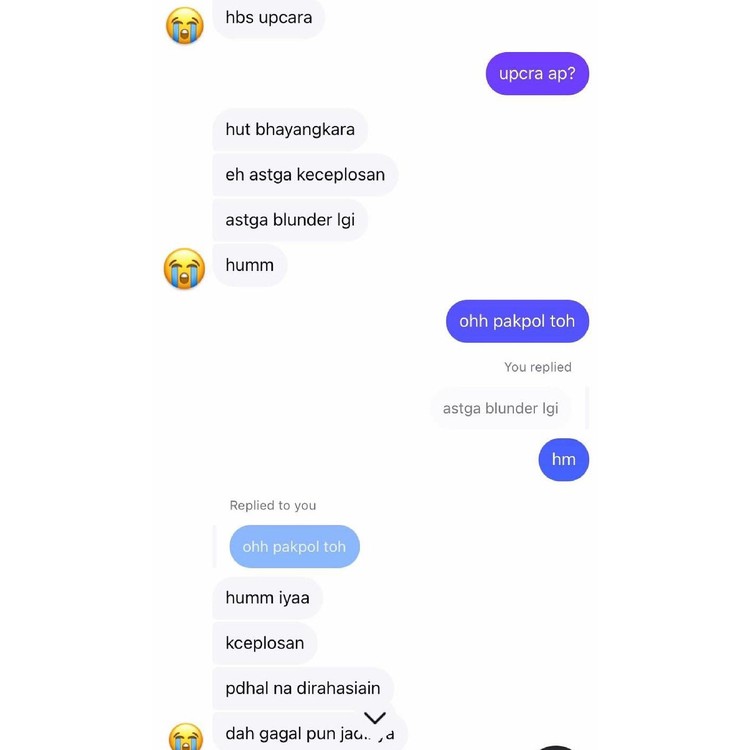 Kalau mainnya kayak begini, dijamin kamu malah bikin cewek yang kamu deketin ilfeel. Jangan ditiru ya, Dek, ya.