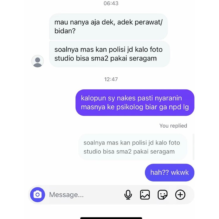 Kalau mainnya kayak begini, dijamin kamu malah bikin cewek yang kamu deketin ilfeel. Jangan ditiru ya, Dek, ya.