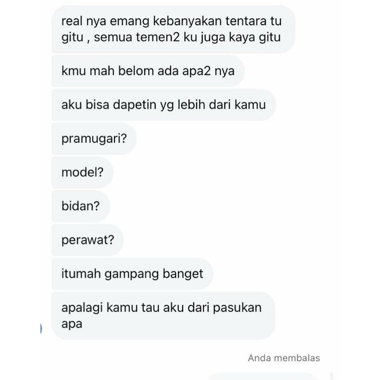 Kalau mainnya kayak begini, dijamin kamu malah bikin cewek yang kamu deketin ilfeel. Jangan ditiru ya, Dek, ya.