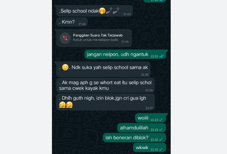Kalau mainnya kayak begini, dijamin kamu malah bikin cewek yang kamu deketin ilfeel. Jangan ditiru ya, Dek, ya.