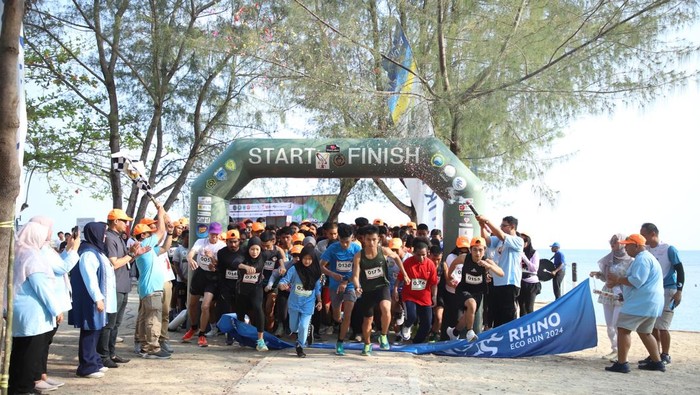 Lomba Lari Sambil Lestarikan Badak di Tanjung Lesung