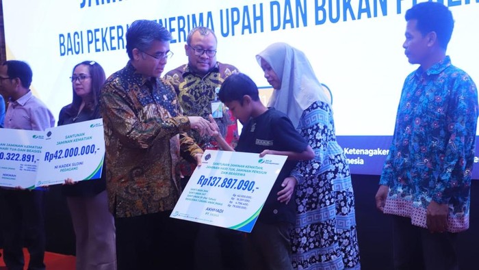 Menaker Yassierli mengajak sektor usaha untuk terus berinovasi dalam upaya meningkatkan cakupan kepesertaan bagi pekerja Penerima Upah (PU) maupun pekerja Bukan Penerima Upah (BPU)