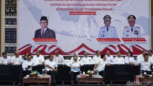 Menko Pangan RI, Zulhas saat kunker di NTT.