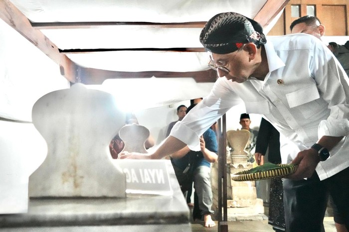 Menteri Kebudayaan RI Fadli Zon mendorong adanya upaya pelestarian warisan budaya, khususnya situs-situs sejarah spiritual.