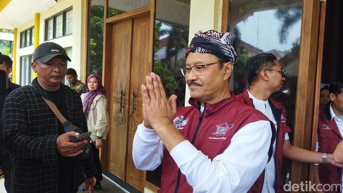 Menteri Sosial (Mensos), Saifullah Yusuf atau Gus Ipul menghadiri pembukaan masa pengenalan lingkungan Sekolah Rakyat Menengah Atas 34 di Kabupaten Lebak, Banten. (Aris R/detikcom)