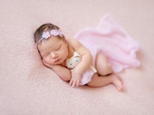 150+ Nama Bayi Perempuan Islami Tercantik 2 Kata Awalan A sampai Z dan Artinya