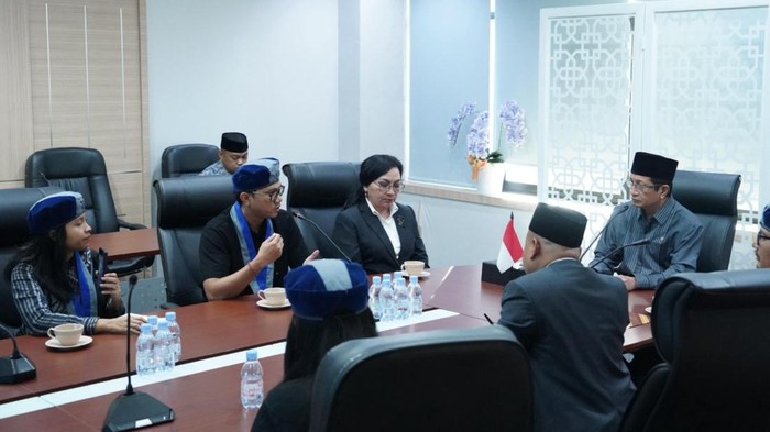 Menag Nasaruddin Umar menerima kedatangan Pengurus Pusat Gerakan Mahasiswa Kristen Indonesia (GMKI) di Kantor Pusat Kementerian Agama, Jakarta, Kamis (31/6/2025).