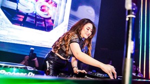 Setiap kali naik ke booth, Nathalie Holscher membawa energi baru yang menggambarkan perjuangannya. Foto: dok instagram Nathalie Holscher