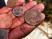 Misteri Penemuan Koin Kuno di Pesisir Ujunggenteng Sukabumi