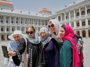 Kisah Pelopor Pemandu Wisata Perempuan di Afghanistan