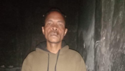 Rafael Ngara Kii, pelaku pembacokan terhadap tetangganya, Anderias Dairo (56) saat diamankan di Polres Sumba Barat Daya, NTT.